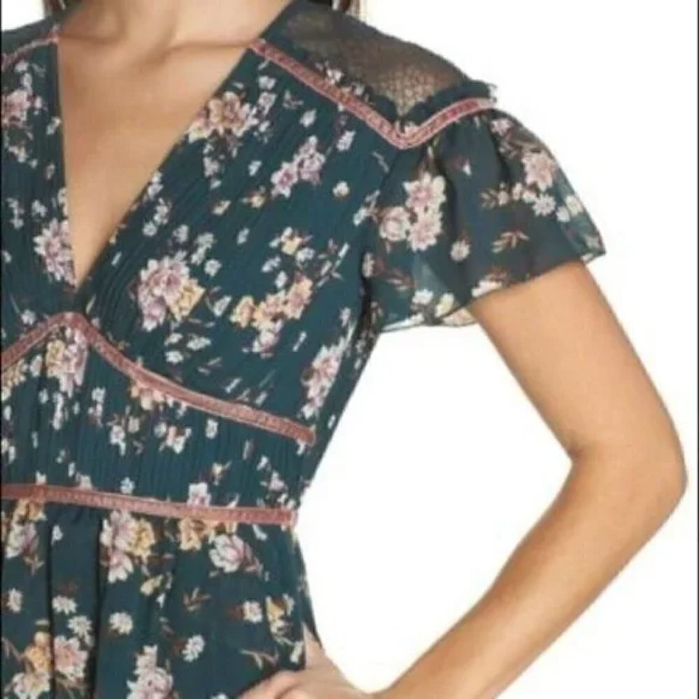 Nwt Chelsea28 Green Branching Lilies Flutter Sleeve Pleated Detail Flora — image 2 of 8
